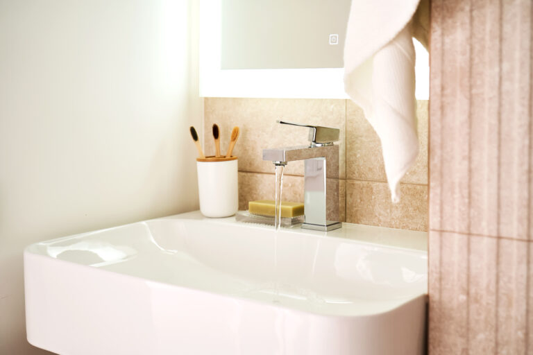 Abflussreiniger im Badezimmer